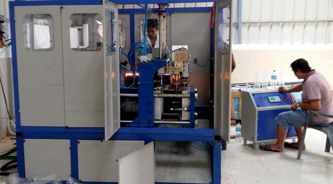 AUTOMATIC 3 CAVITY PET BLOW MOULDING MACHINE